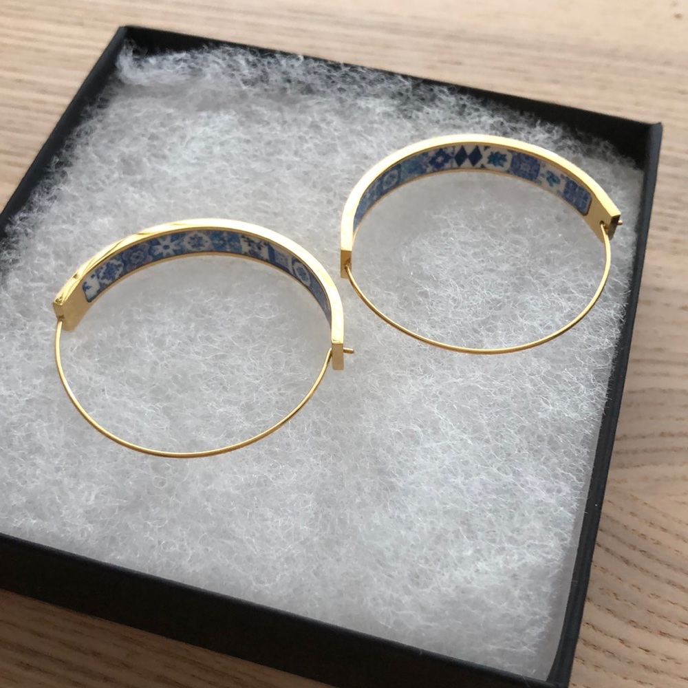 Earrings Gold colour with blue and with design inside